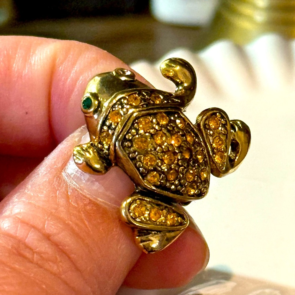Frog gold tone pin with rhinestones